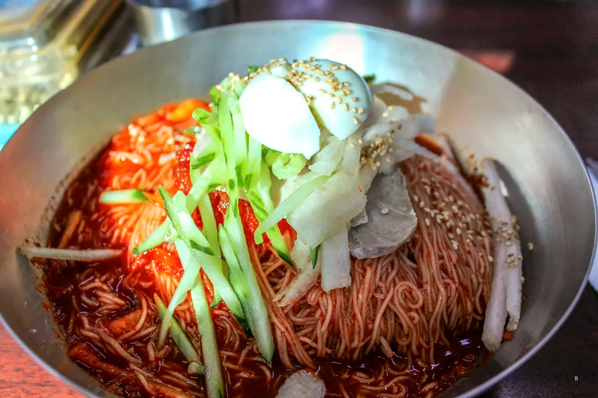 검은콩 영양콩국수: 고소함의 끝판왕!