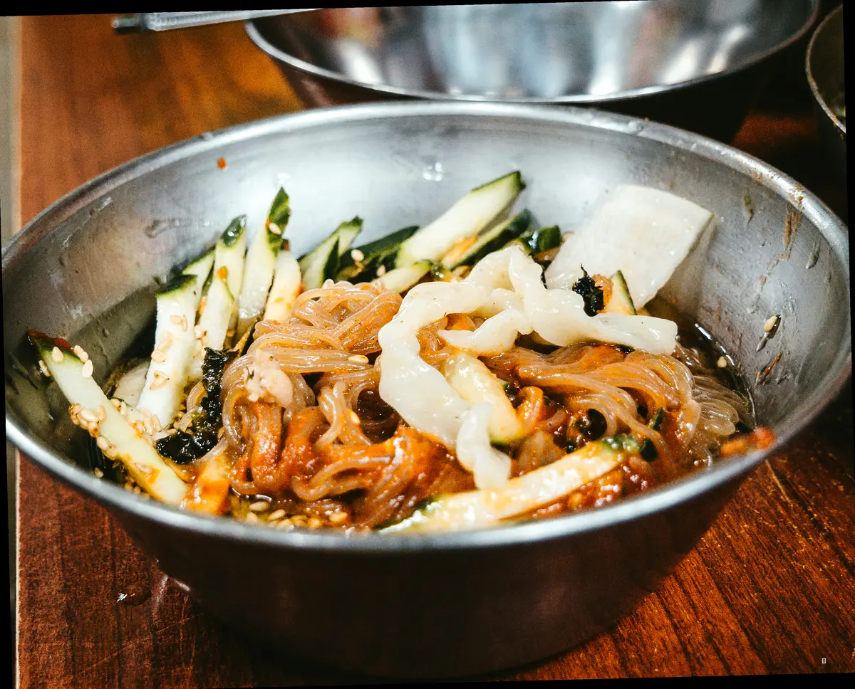 침샘 폭발! 🤤 푸짐한 밑반찬 퍼레이드와 칼칼한 김치찌개의 콜라보! 💖